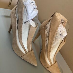 Shoe Dazzle Chic Beige Heels